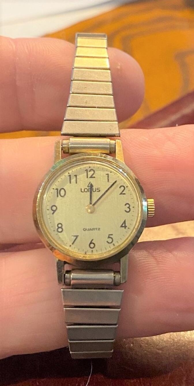 Woman's VTG Lorus Watch, Expanding Band, Gold Tone